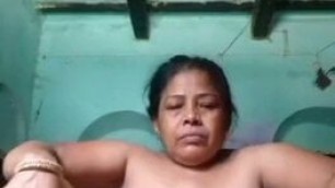 Mature Moti Aunty Fingering Pussy & Showing Nude Body