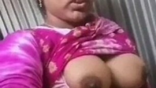 Unsatisfied Bangladeshi Bhabhi Showing Big Boobs & Pussy